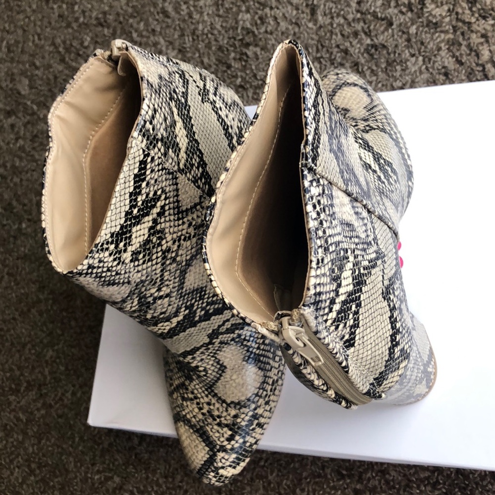 Snake skin boots❣️